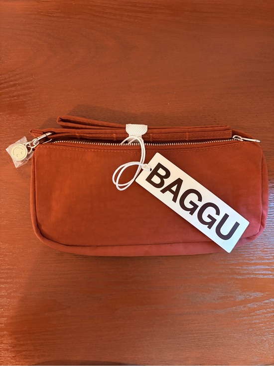 BAGGU Handbags - BAGGU Nylon Pochette in Mahogany